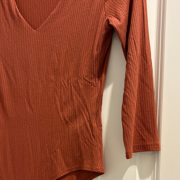 BLVD Terracotta V-Neck Bodysuit - Picture 3 of 7